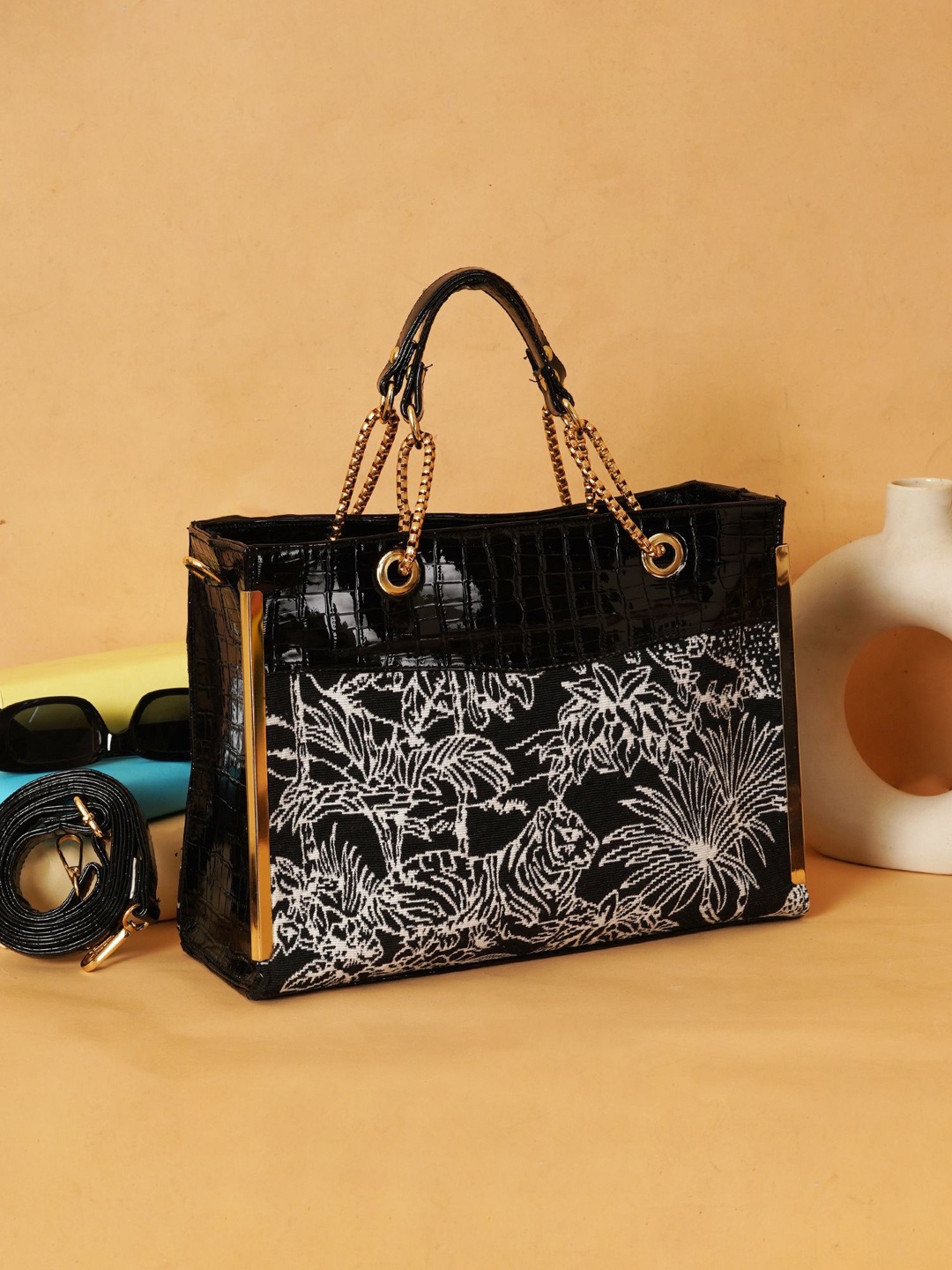 

FABBHUE Structured Shoulder Bag, Black