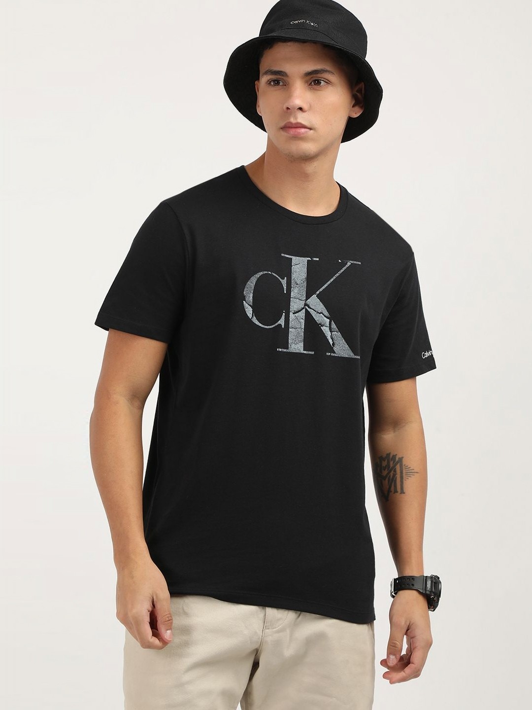 

Calvin Klein Jeans Men Printed Pockets T-shirt, Black