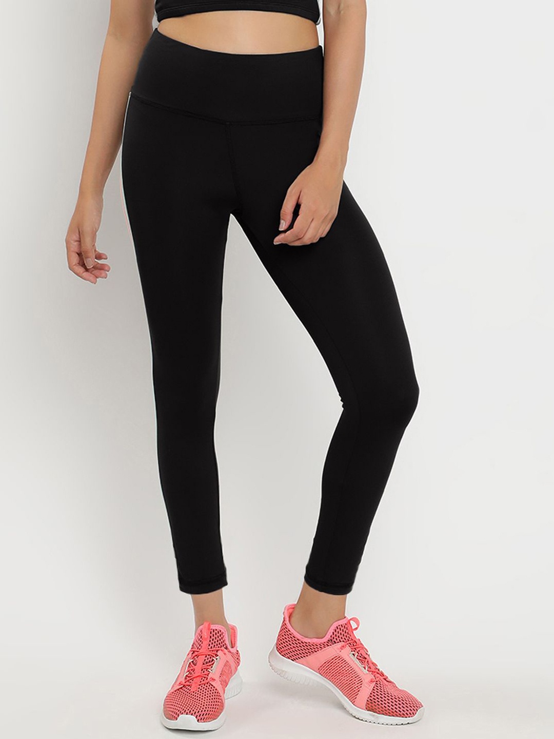 

Wearjukebox Women Relaxed-Fit Rapid-Dry Tights, Black
