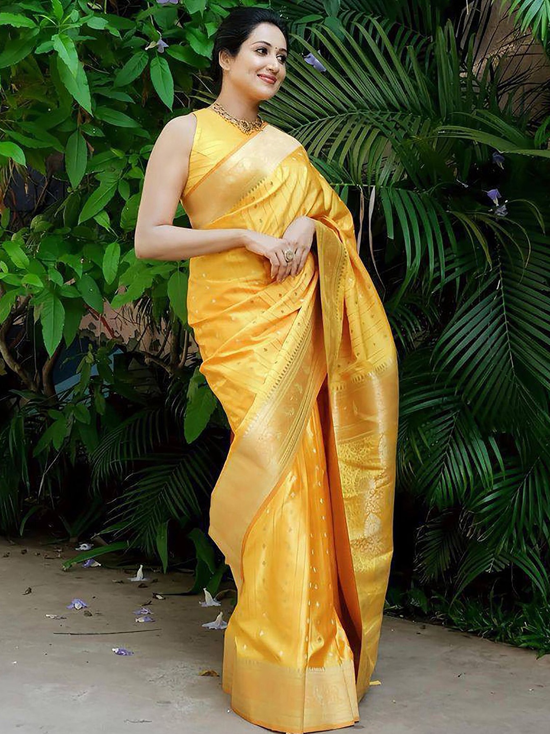

Anjaneya Sarees Woven Design Zari Banarasi Saree, Yellow