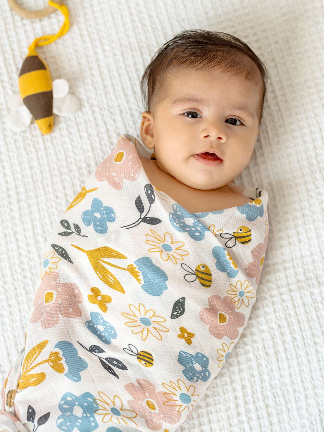 

cocoon care Printed Bamboo Muslin Swaddle, Off white
