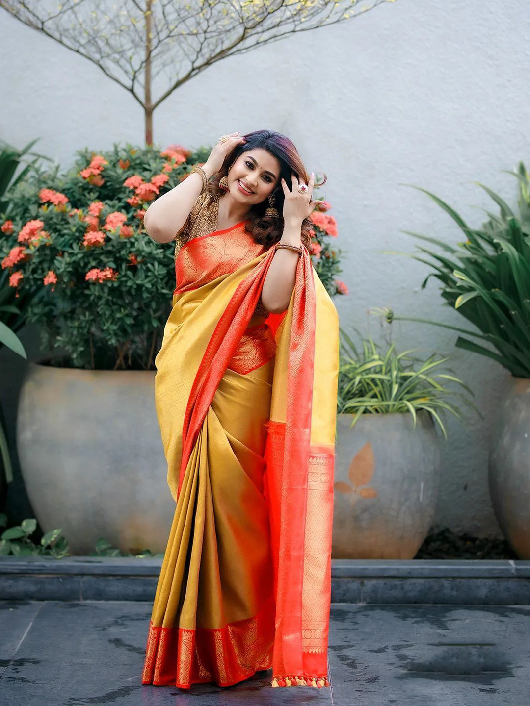 

APNISHA Woven Design Zari Pure Silk Banarasi Saree, Yellow