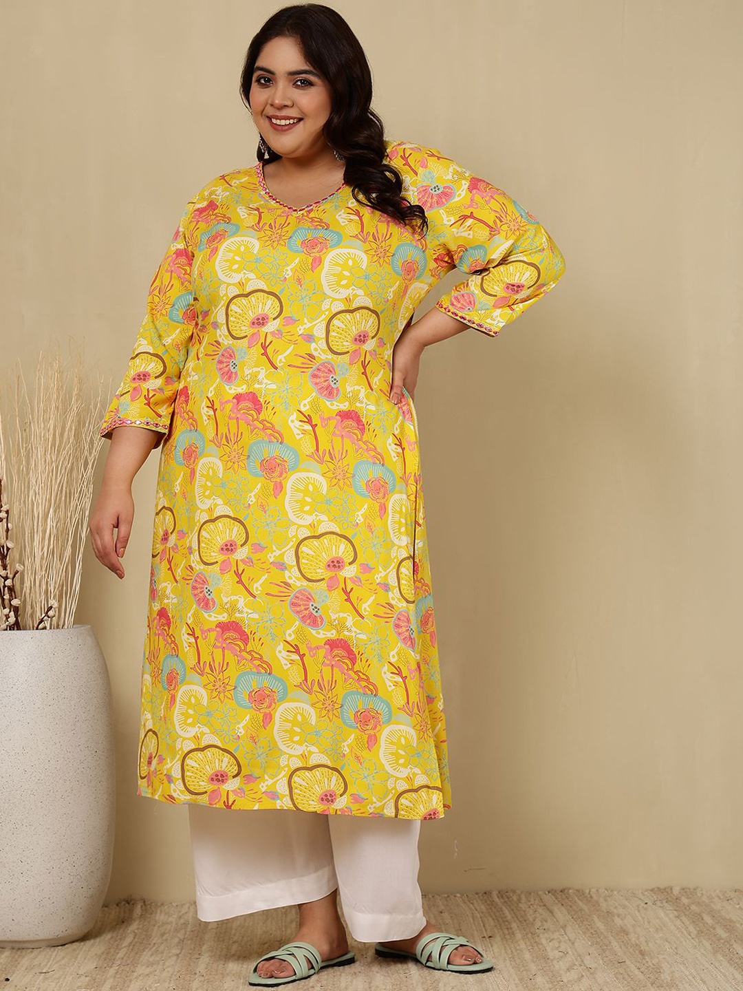 

GULMOHAR JAIPUR Plus Size Floral Printed V-Neck Straight Kurta, Yellow