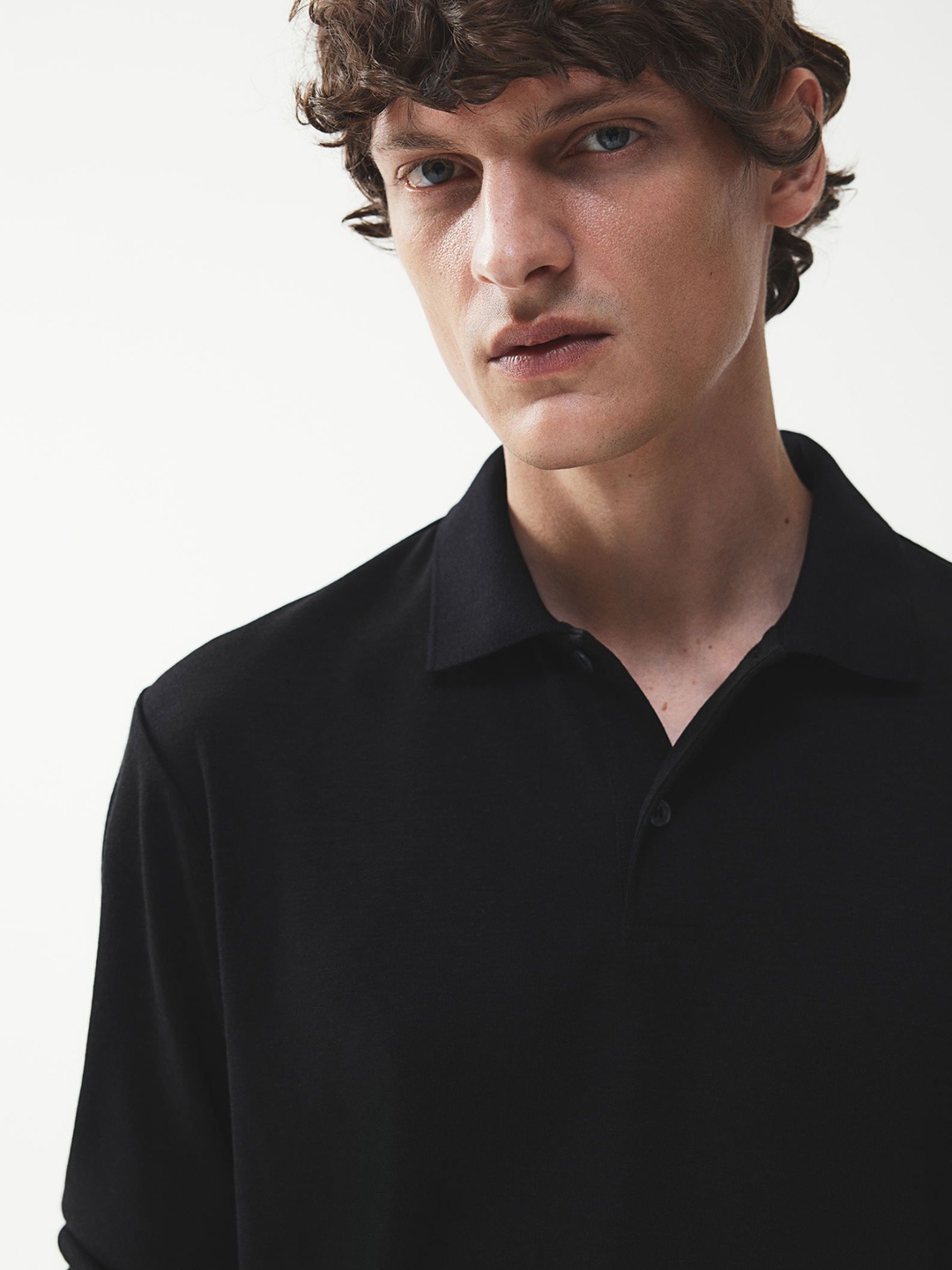 

H&M Men Drop Shoulder Polo Tshirt, Black