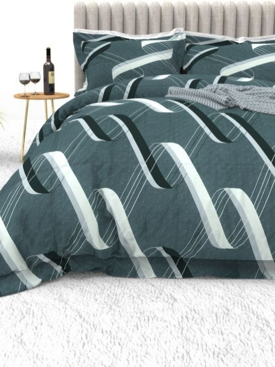 

THE WHITE MOSS Green & White Geometric 220 TC King Bedsheet with 2 Pillow Covers