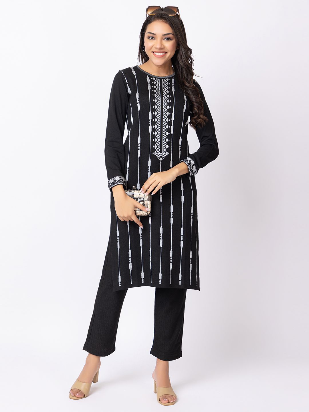 

Anouk Geometric Printed Winter Wear Kurta, Black