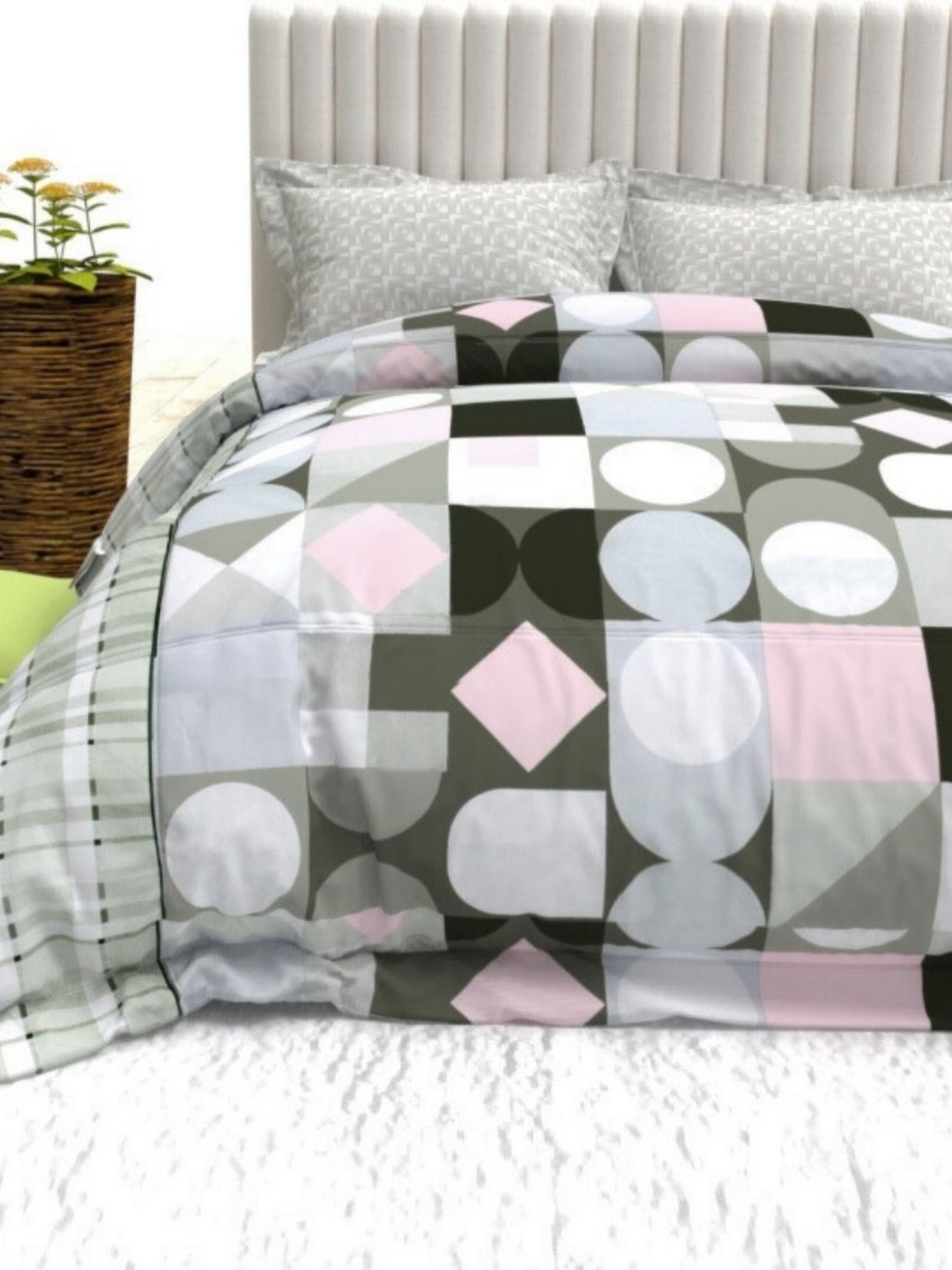 

THE WHITE MOSS Green & Black Geometric 140 TC Queen Bedsheet with 2 Pillow Covers