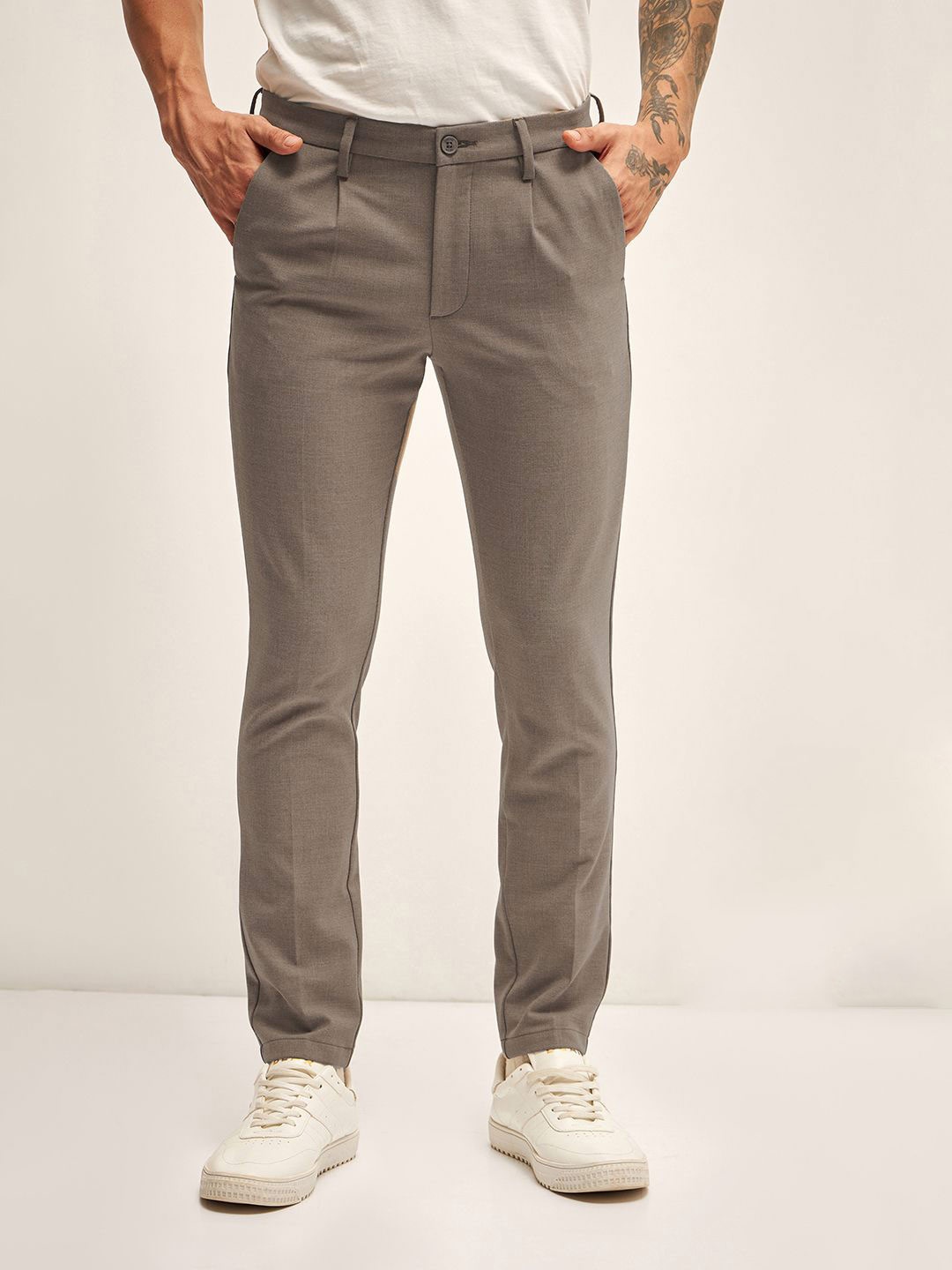 

THE BEAR HOUSE Men Slim Fit Pleated Chinos Trousers, Beige