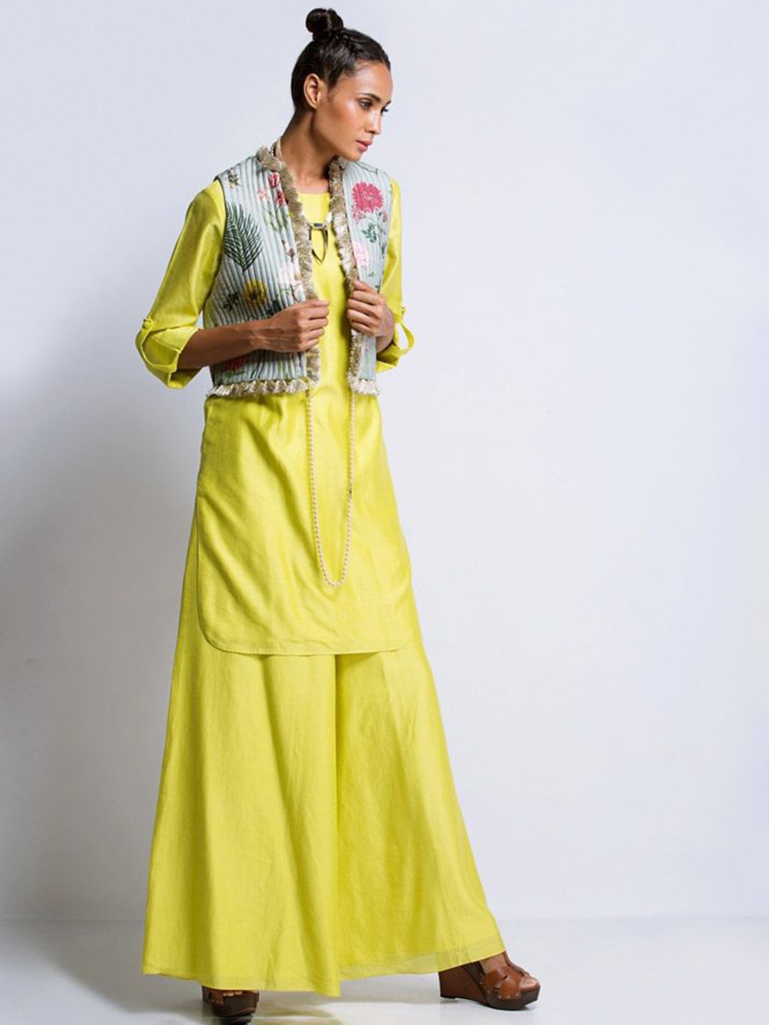 

Payal Singhal Round Neck Kurta with Palazzos & Waist Coat, Blue