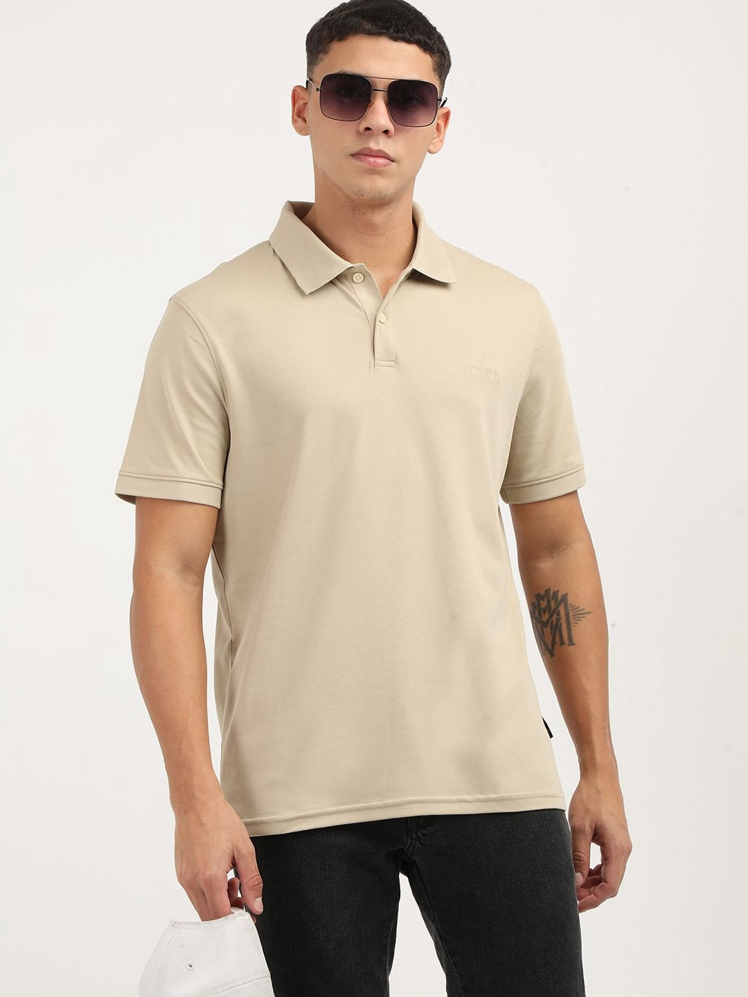 

Calvin Klein Jeans Men V-Neck Pockets T-shirt, Beige