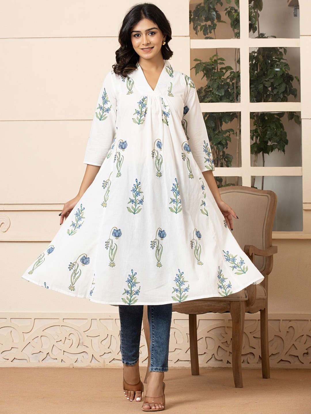 

Yufta Women Ethnic Motifs Printed Gotta Patti Floral Kurta, Blue