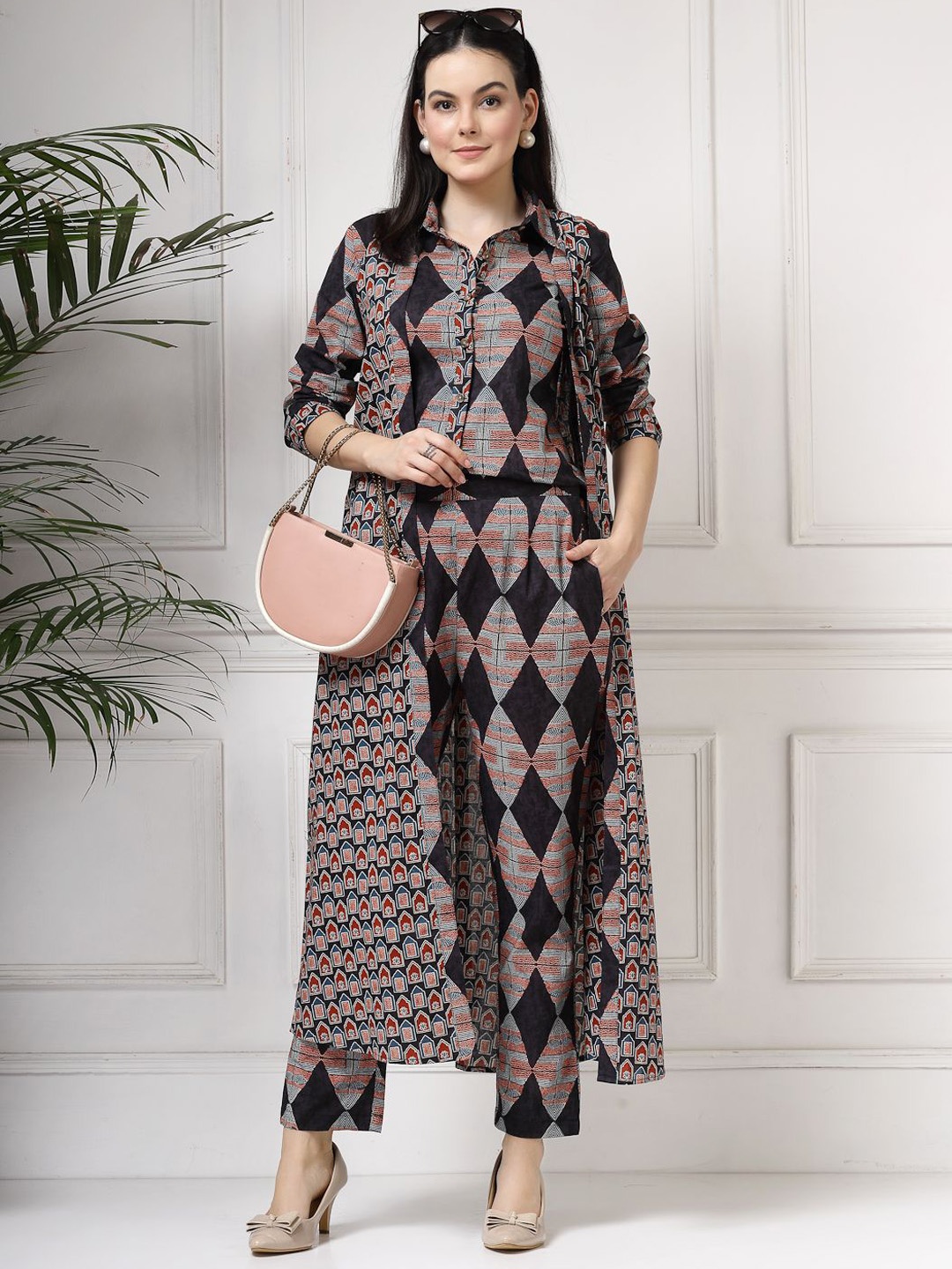 

Get Glamr Printed Pure Cotton Tunic With Trouser & Shrug Co-Ords, Black