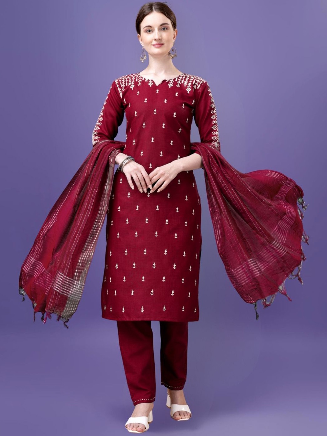 

MAGMINA Ethnic Motifs Embroidered Thread Work Kurta With Trousers & Dupatta, Maroon