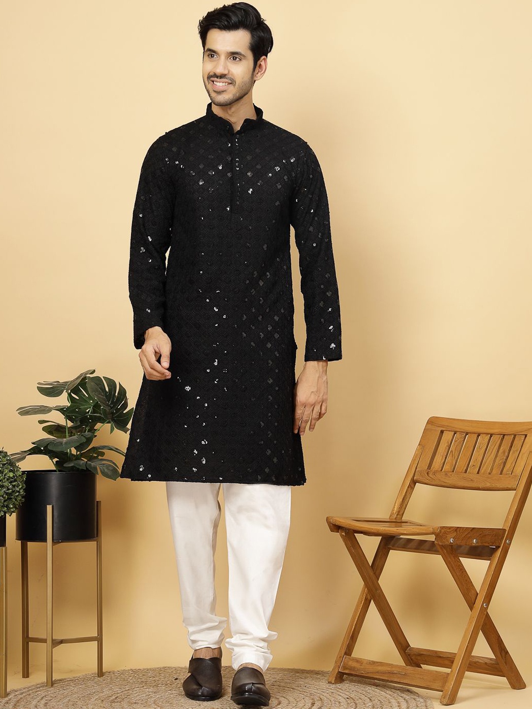 

FABINALIV Ethnic Motifs Embroidered Sequined Pure Cotton Kurta, Black