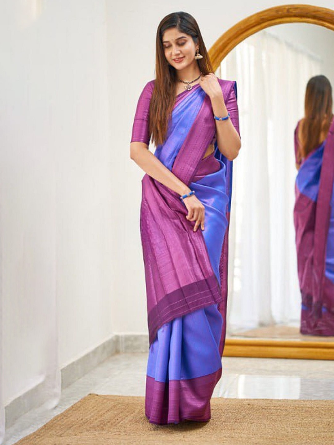 

APNISHA Woven Design Zari Pure Silk Saree, Purple