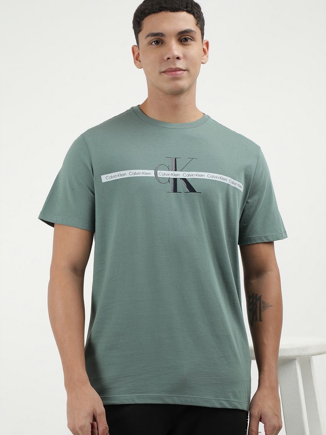 

Calvin Klein Jeans Men Typography Pockets T-shirt, Green