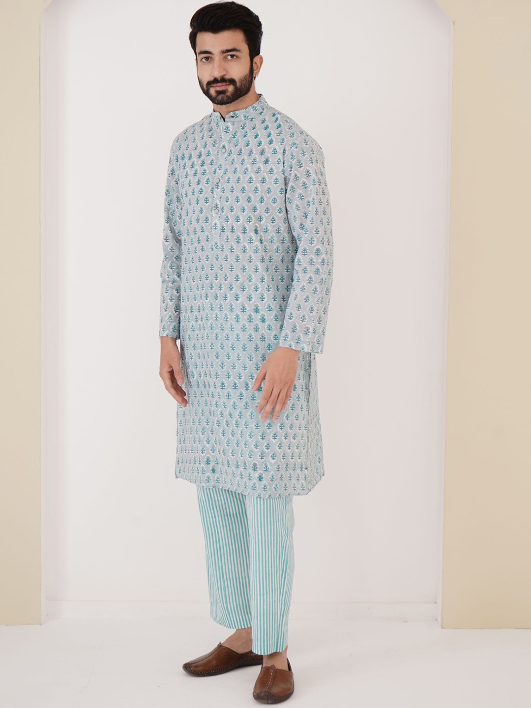 

NERO Floral Printed Mandarin Collar Cotton Straight Kurta, Blue