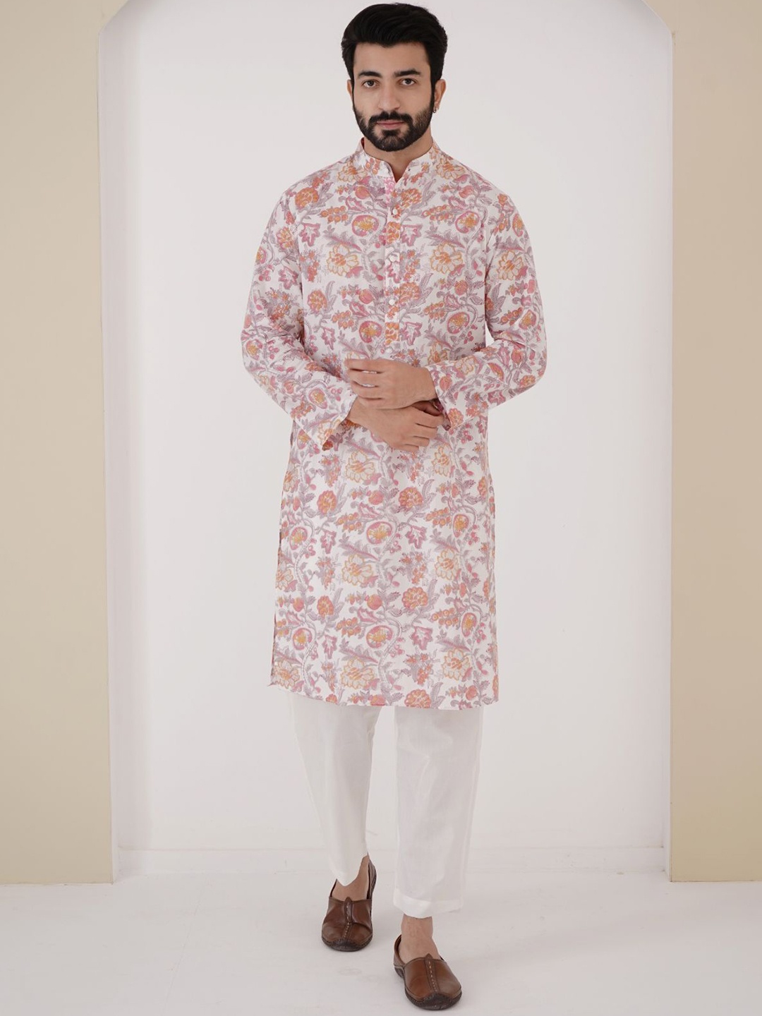 

NERO Men Floral Printed Thread Work Kurta, Cream