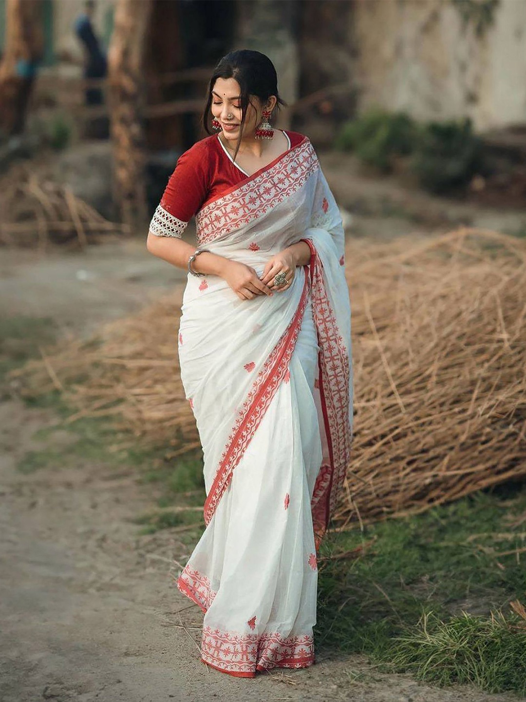 

Anjaneya Sarees Woven Design Chanderi Saree, White