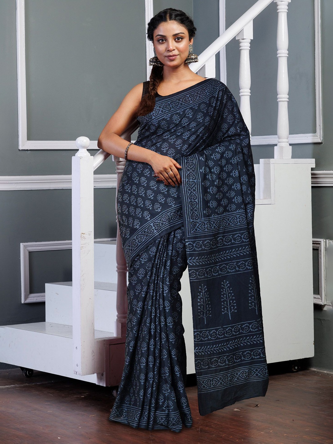 

Unnati Silks Ethnic Motifs Pure Cotton Handloom Block Print Saree, Grey