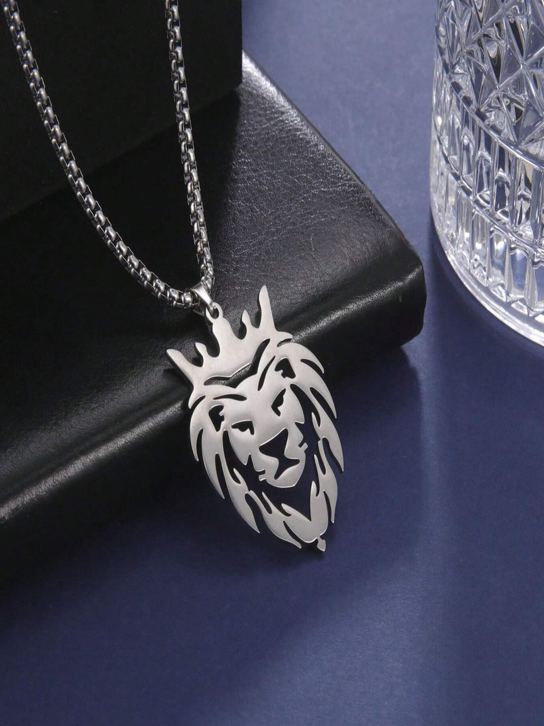 

KRENOZ Men Silver-Plated Lion-Shaped Stainless Steel Pendant With Chain