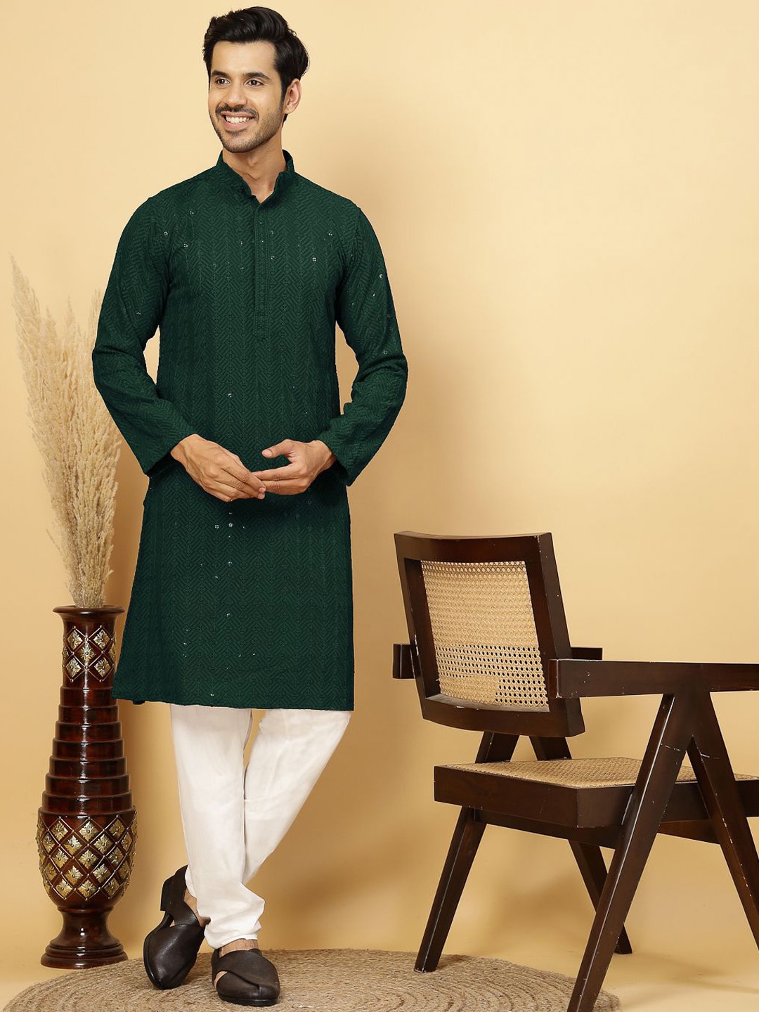 

FABINALIV Ethnic Motifs Embroidered Sequined Pure Cotton Kurta, Green