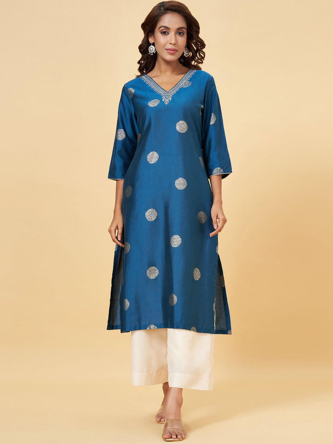 

RANGMANCH BY PANTALOONS Ethnic Motifs Embroidered V-Neck Zari Kurta, Blue