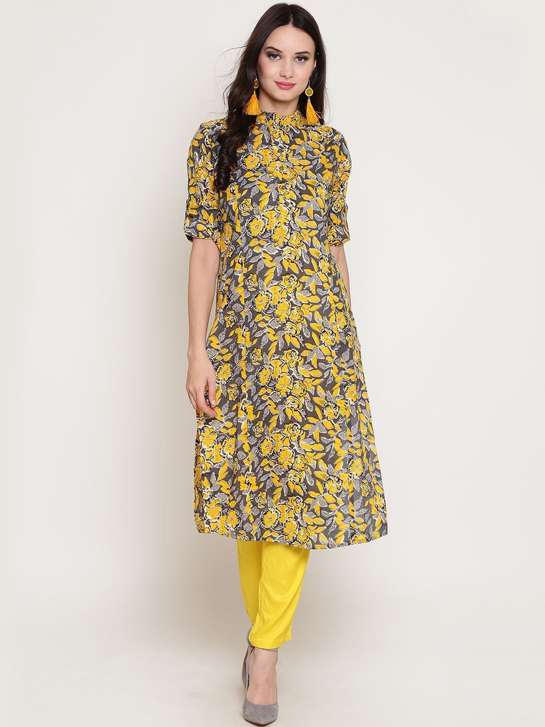 

Sera Floral Printed Mandarin Collar Roll-Up Sleeves Cotton Straight Kurta, Yellow