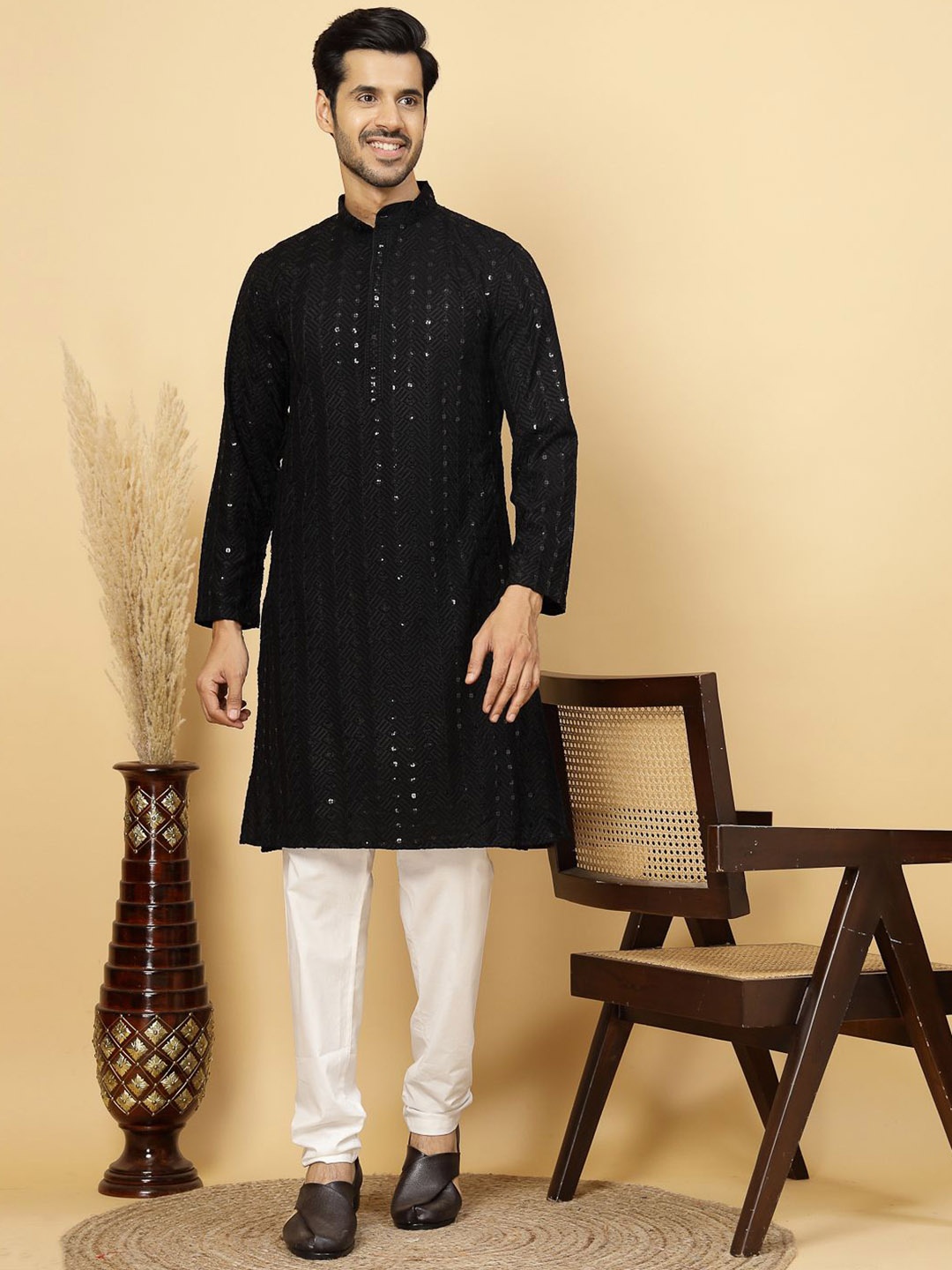 

FABINALIV Ethnic Motifs Embroidered Sequined Pure Cotton Kurta, Black