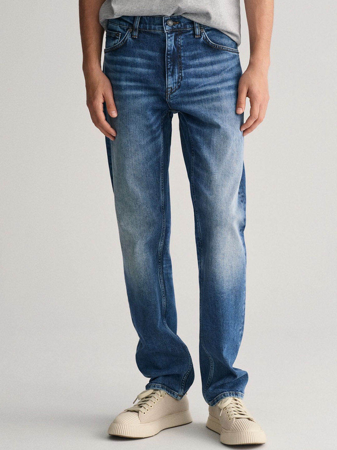 

GANT Men Low Distress Heavy Fade Jeans, Blue