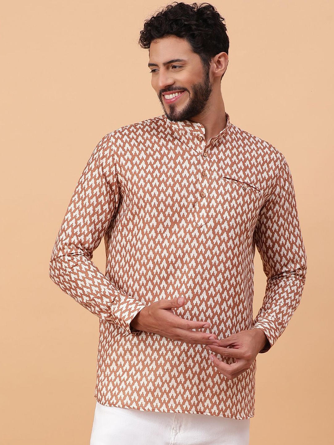 

TABARD Men Geometric Printed Thread Work Kurta, Mustard