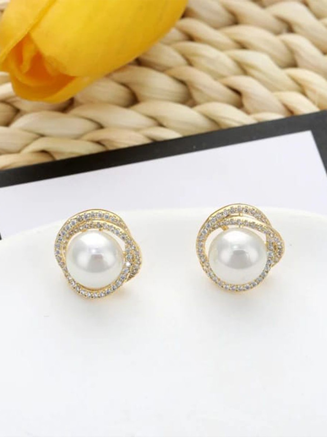

CareDone Contemporary Studs Earrings, Gold
