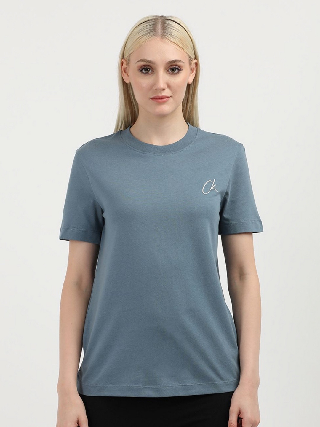 

Calvin Klein Jeans Women V-Neck Drop-Shoulder Sleeves Pockets T-shirt, Blue
