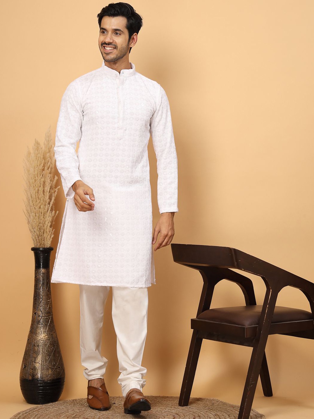 

FABINALIV Ethnic Motifs Embroidered Sequined Pure Cotton Kurta, White