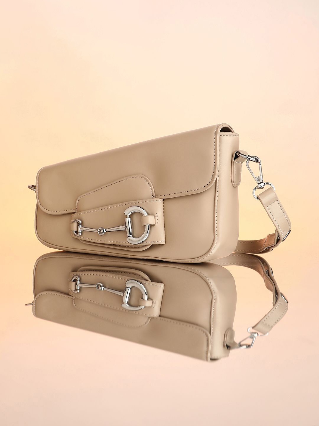 

HAUTE SAUCE by Campus Sutra Baguette Leather Shoulder Bag, Beige