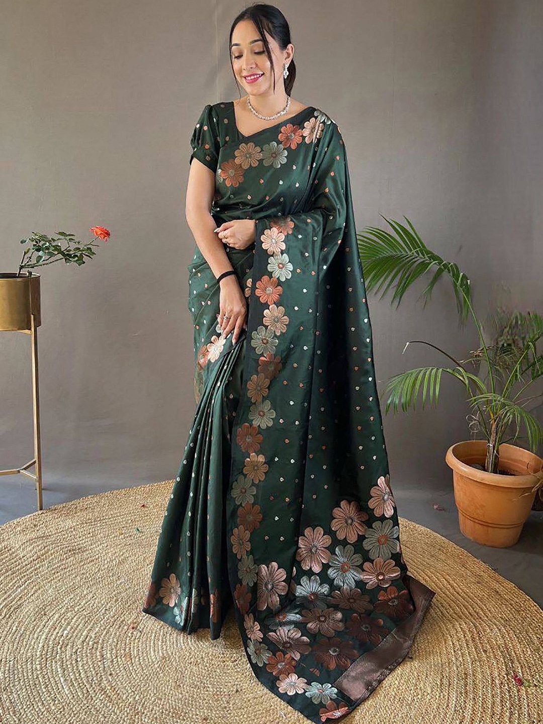 

Anjaneya Sarees Woven Design Ethnic Motifsi Banarasi Saree, Green
