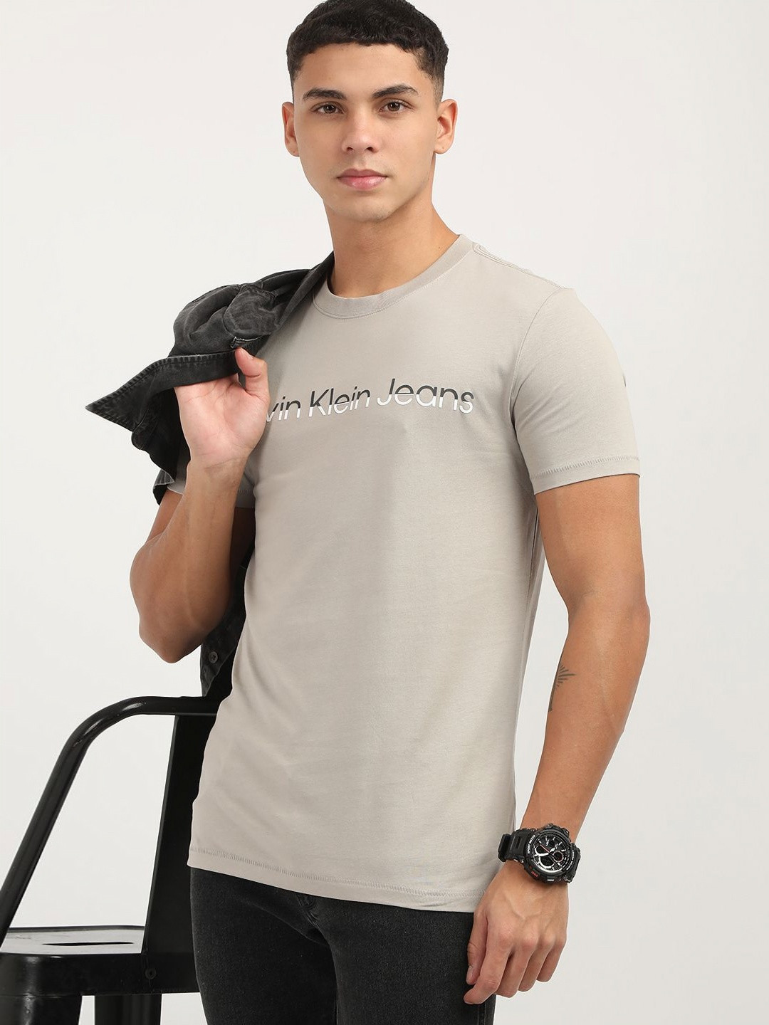 

Calvin Klein Jeans Men Printed Extended Sleeves Pockets Slim Fit T-shirt, Grey
