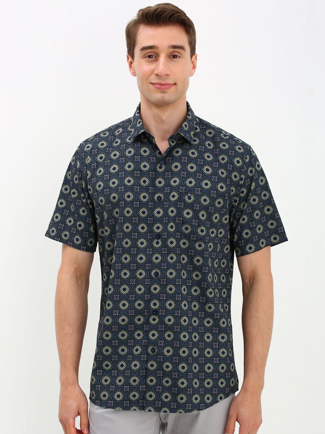 

Allen Solly Men Spread Collar Floral Printed Cotton Slim Fit Casual Shirt, Blue