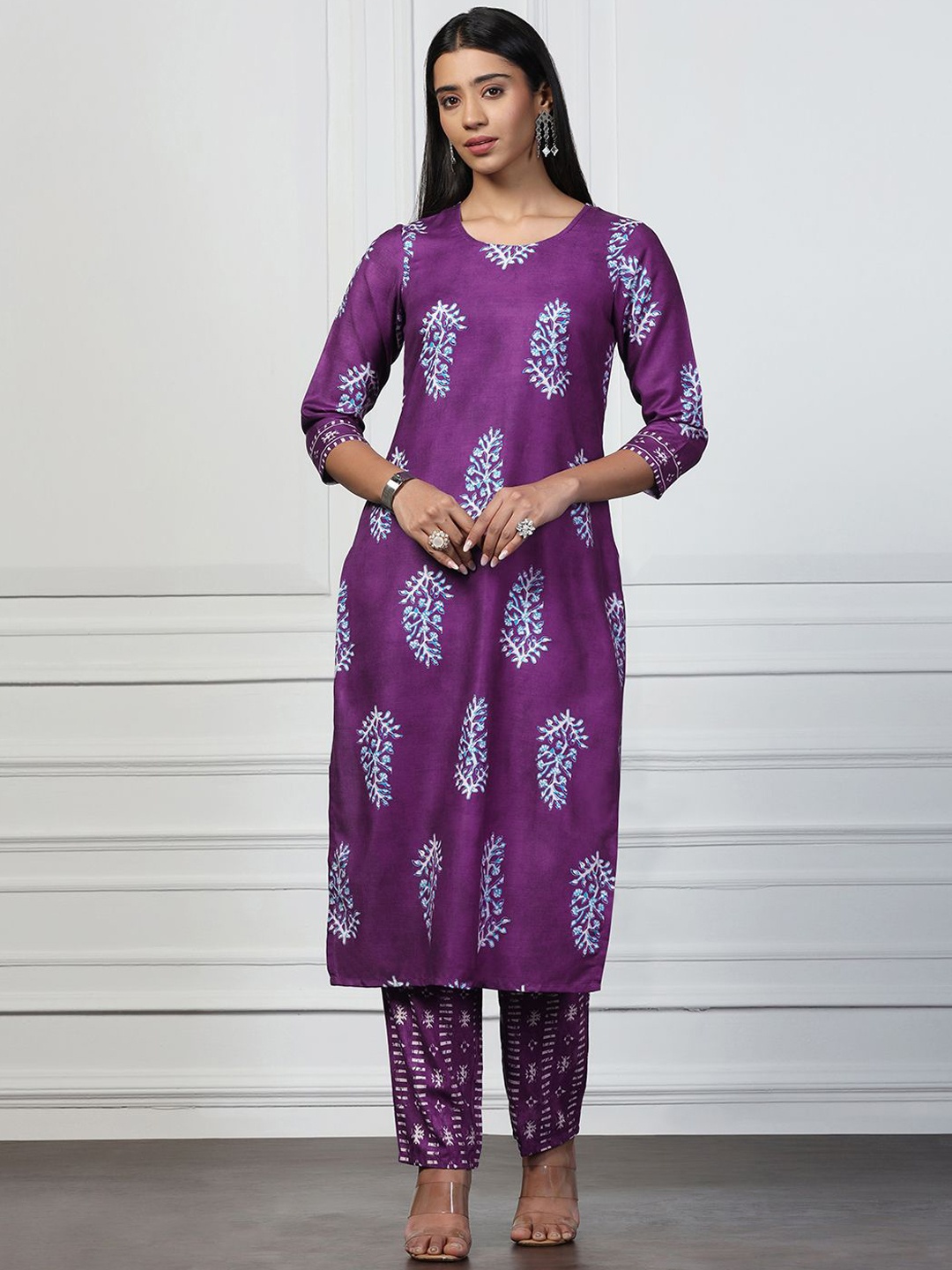 

FASHION DREAM Floral Printed Straight Kurta with Trousers, Purple