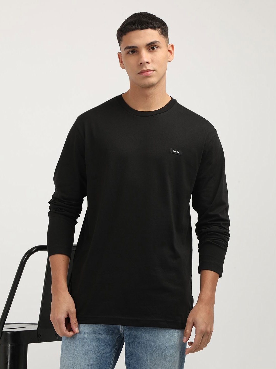 

Calvin Klein Jeans Men Extended Sleeves Pockets T-shirt, Black