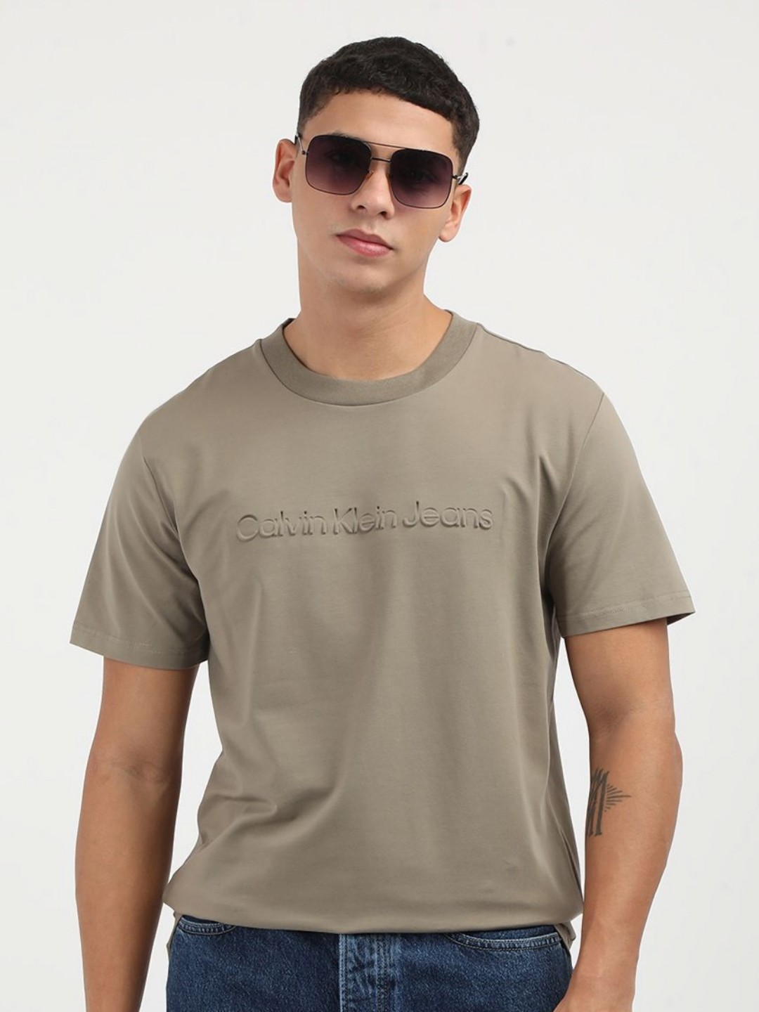 

Calvin Klein Jeans Men Drop-Shoulder Sleeves T-shirt, Brown