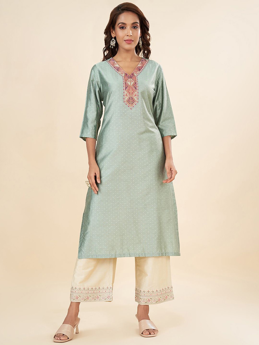 

RANGMANCH BY PANTALOONS Ethnic Motifs Embroidered V-Neck Thread Work Kurta, Green
