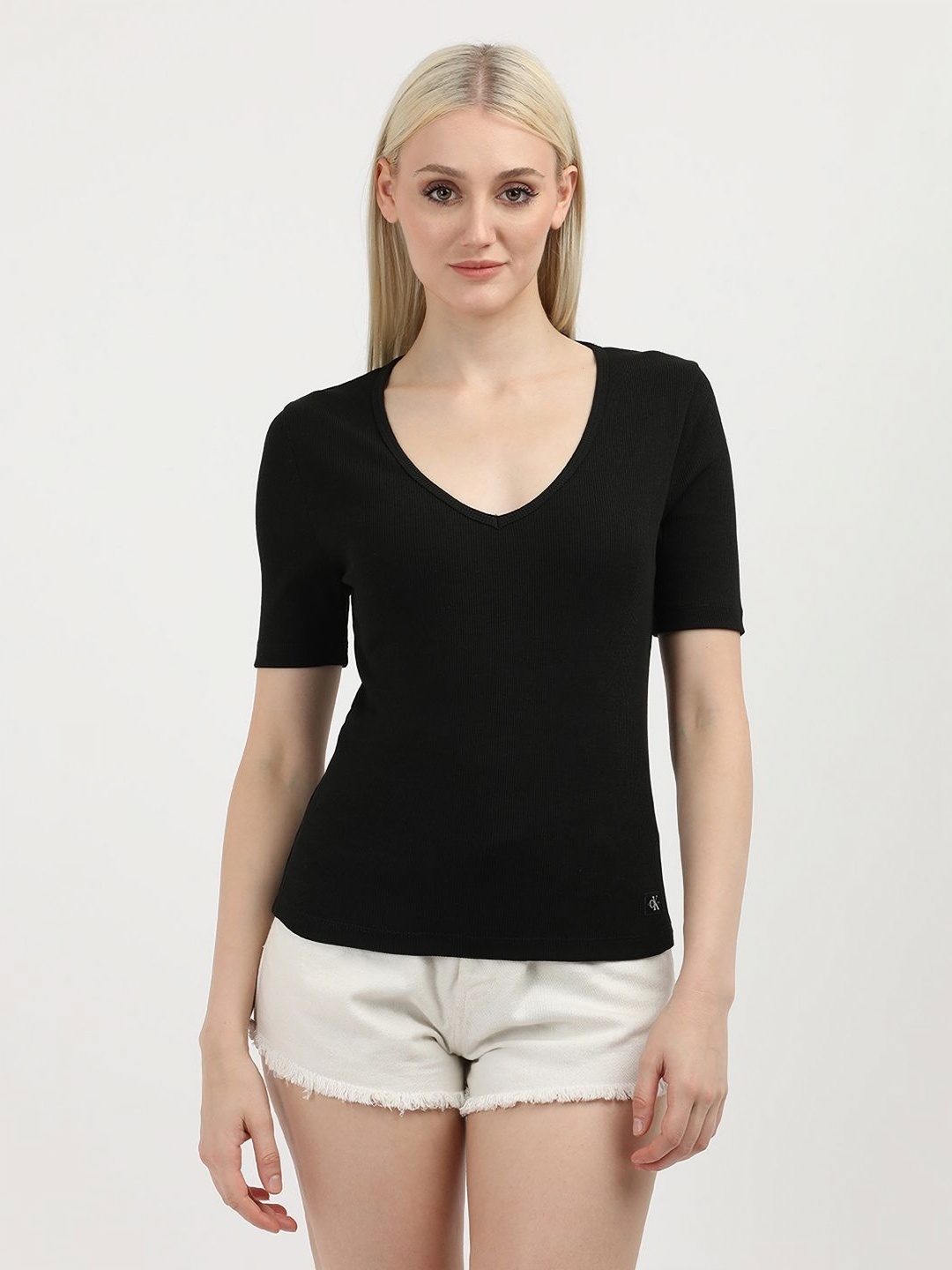 

Calvin Klein Jeans Women V-Neck Drop-Shoulder Sleeves Pockets Slim Fit T-shirt, Black