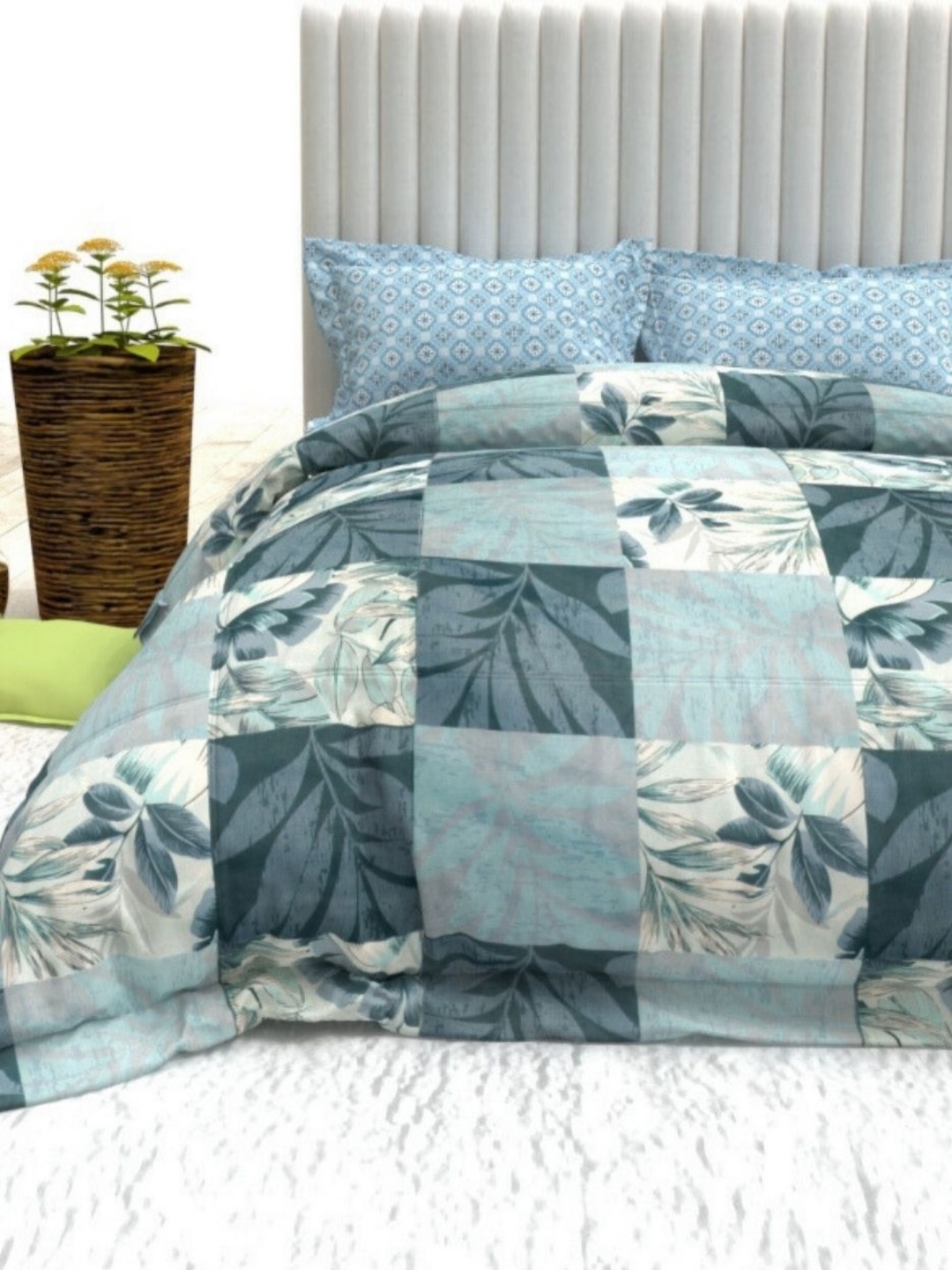 

THE WHITE MOSS Blue & White Floral 140 TC Queen Bedsheet with 2 Pillow Covers