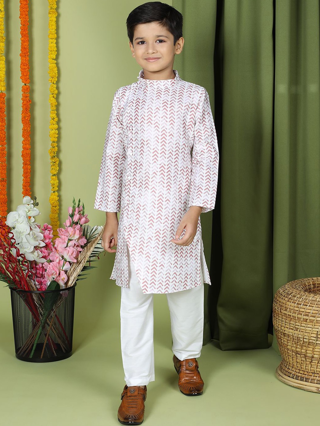 

TABARD Boys Floral Printed Thread Work Kurta, Blue