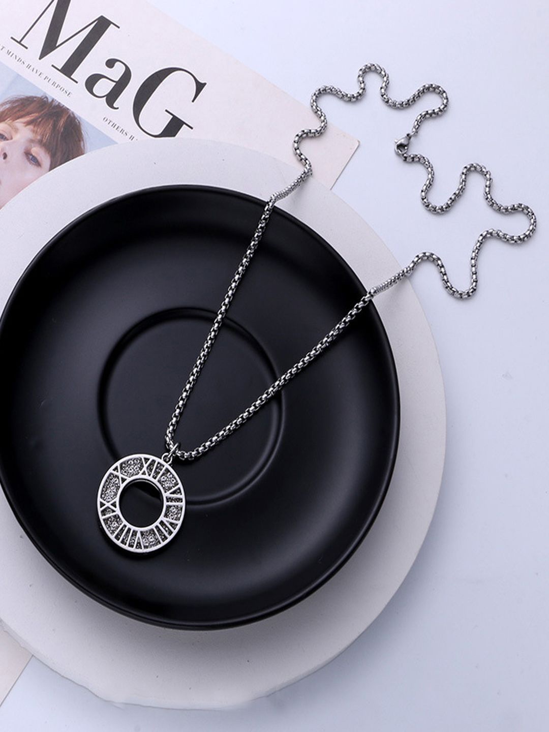 

KRENOZ Silver-Plated Stone-Studded Circular-Charm Pendant With Chain