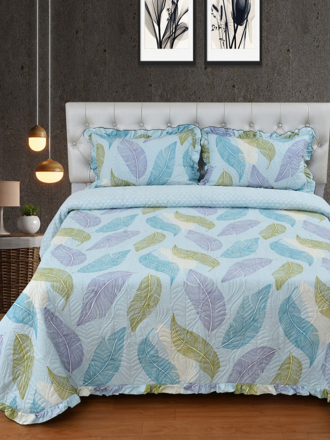

BREVARD Blue & Green Cotton Printed Queen Size Bed Cover With Pillows