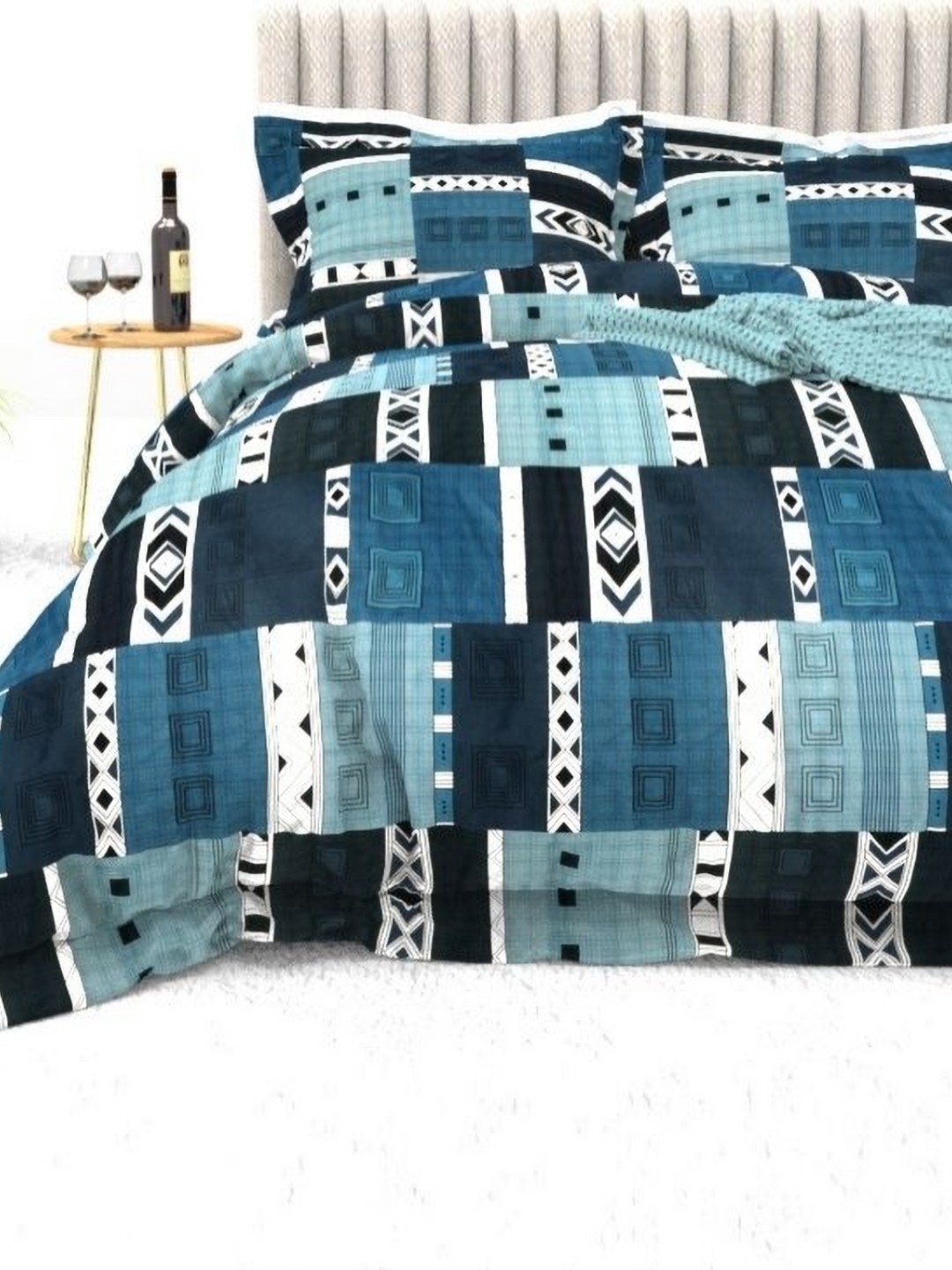 

THE WHITE MOSS Blue & White 220 TC King Bedsheet with 2 Pillow Covers