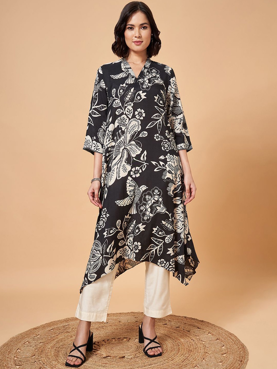 

Marigold Lane V Neck Printed Anarkali Kurta, Black