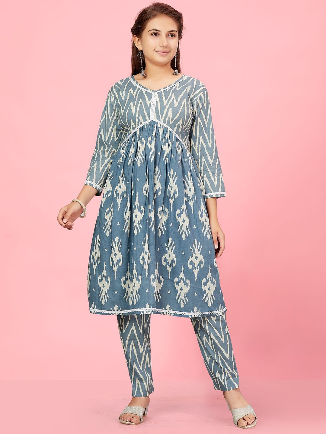

BAESD Girls Ethnic Motifs Printed Pure Cotton Anarkali Kurta With Trouser, Grey